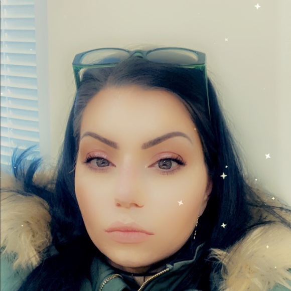 Meet your Posher, Felicia - Picture 3 of 7